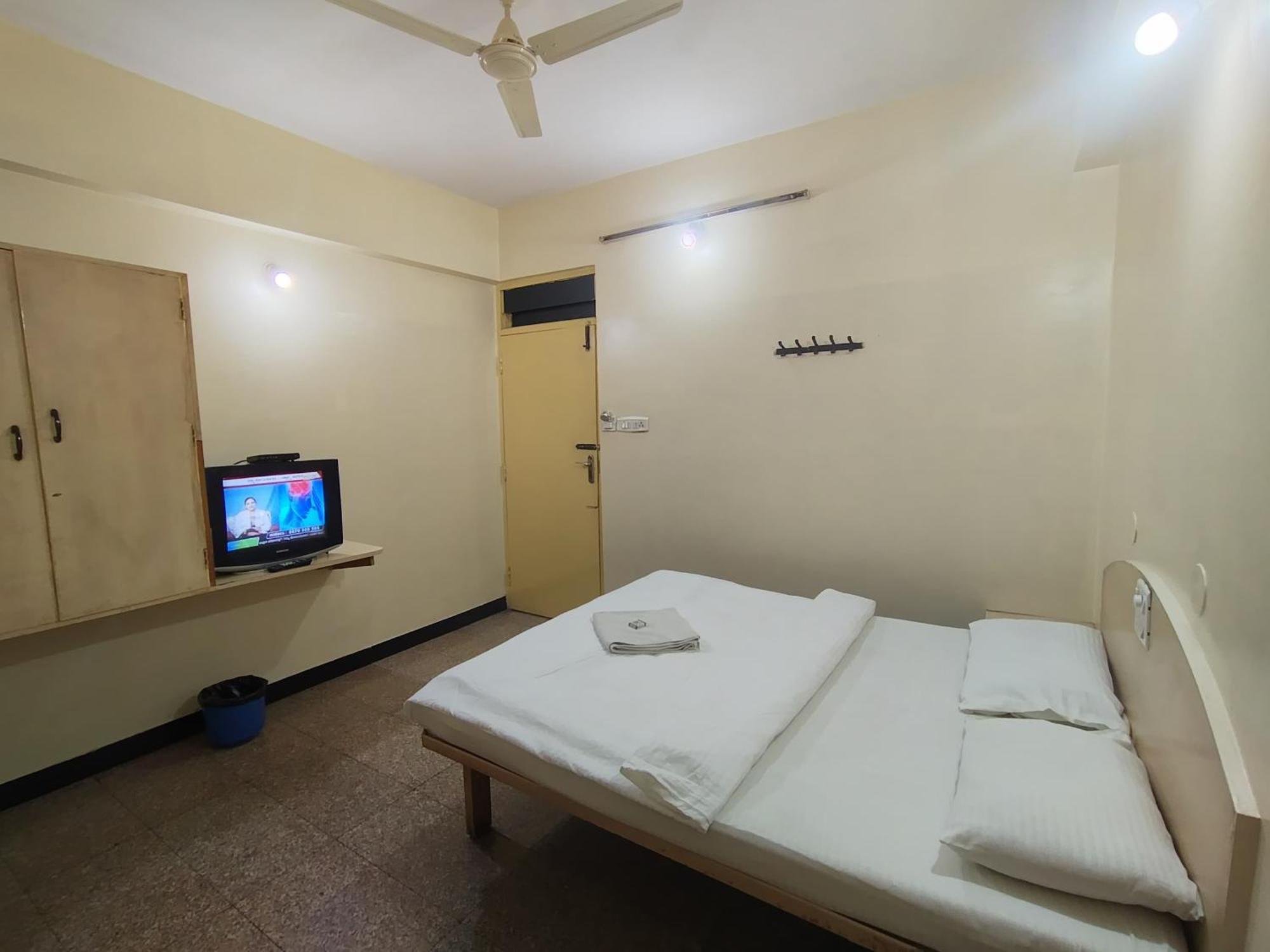 Lodge Vijaya Palace *
